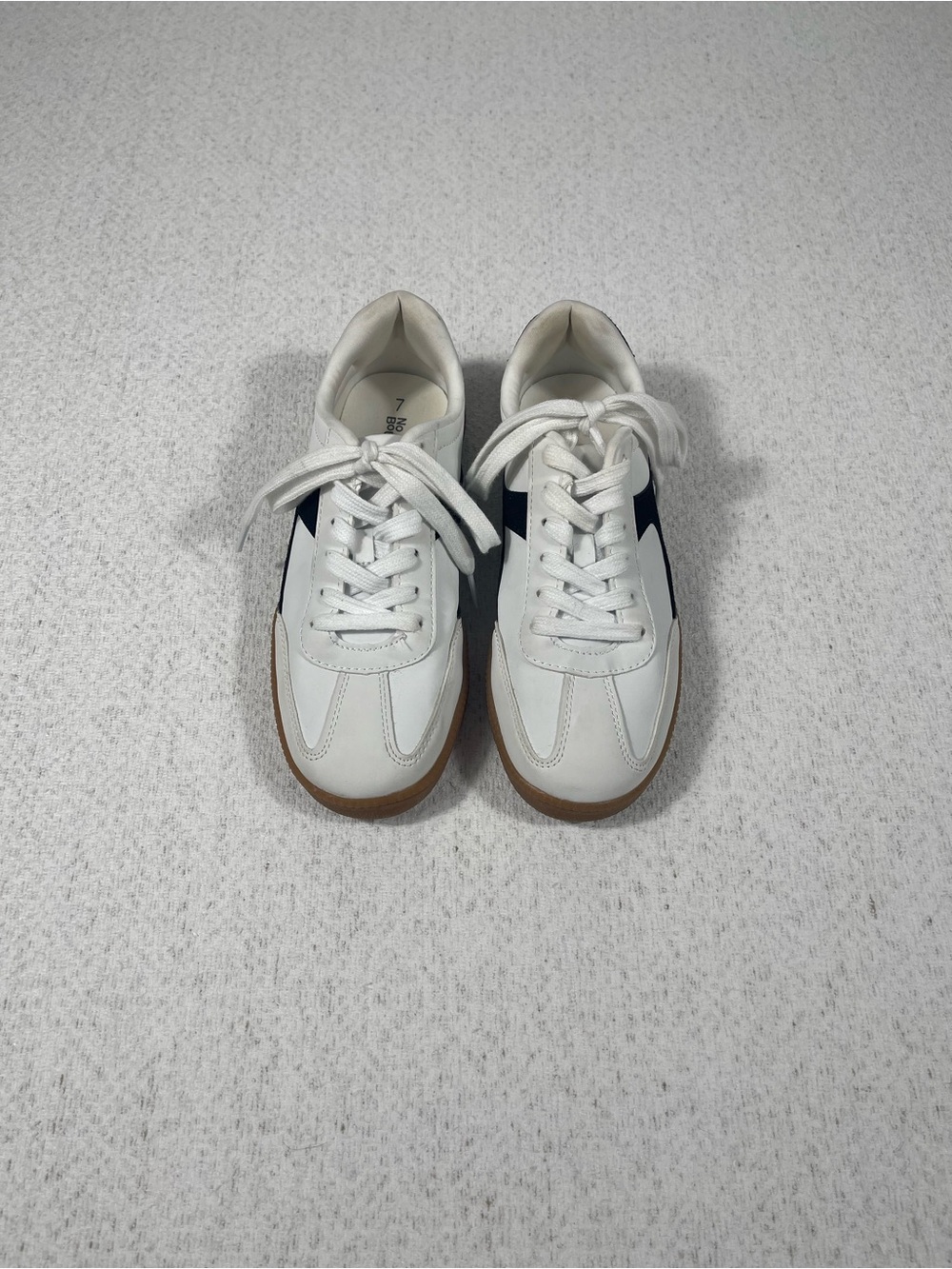 No Boundaries Black and White Sneakers Women’sTrendy Size 7, New. SKU#0387